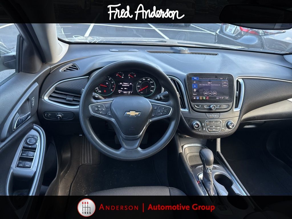 2023 Chevrolet Malibu 1LT photo 2