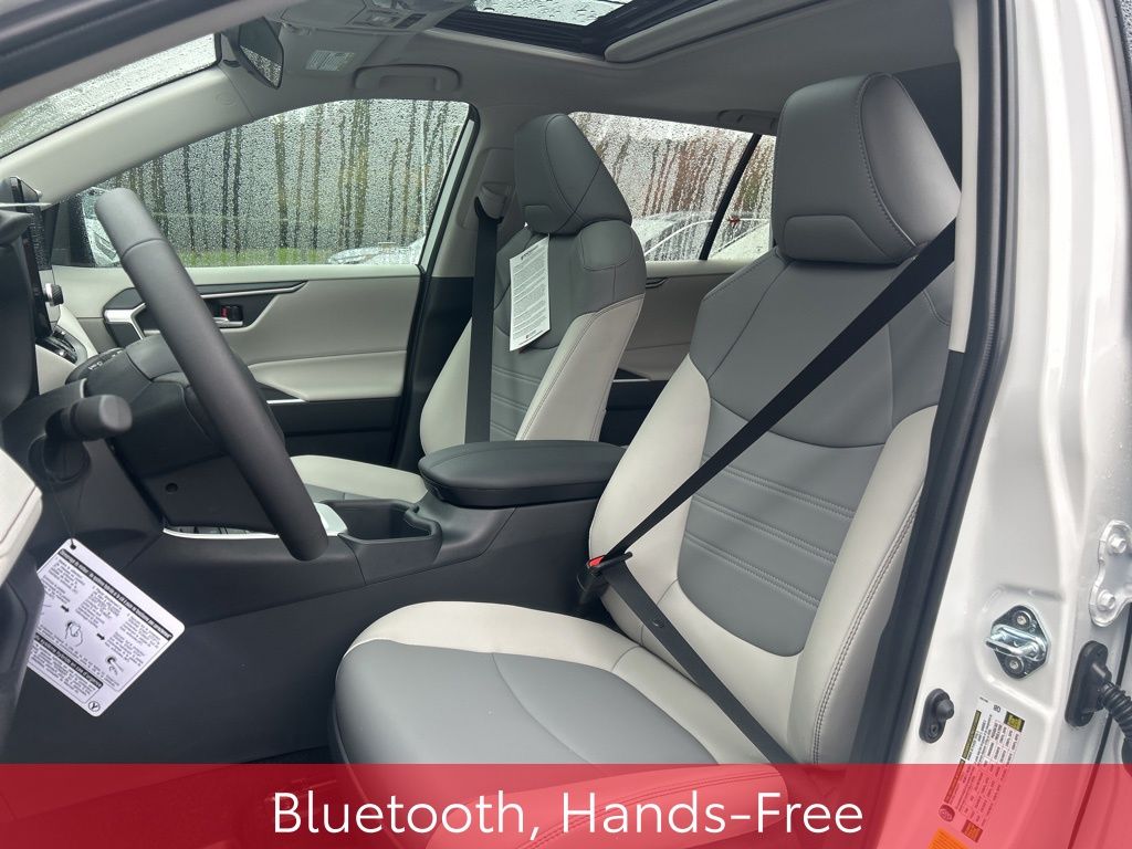 2025 Toyota RAV4 XLE Premium photo 2