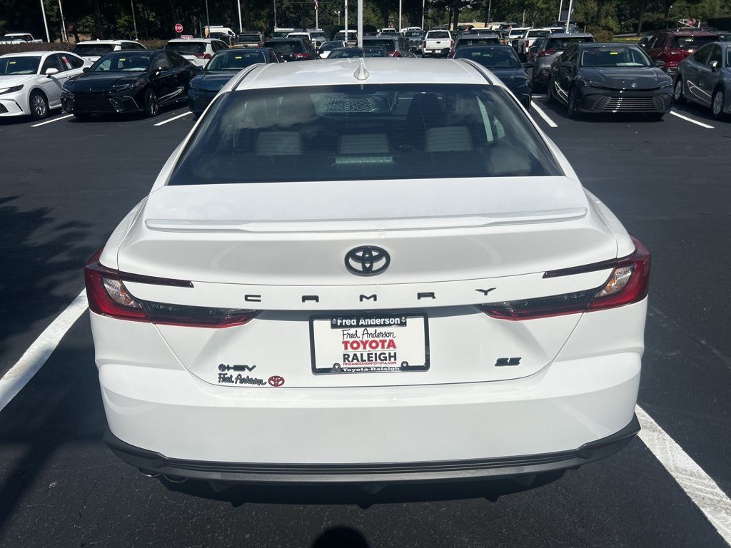 2025 Toyota Camry SE photo 4