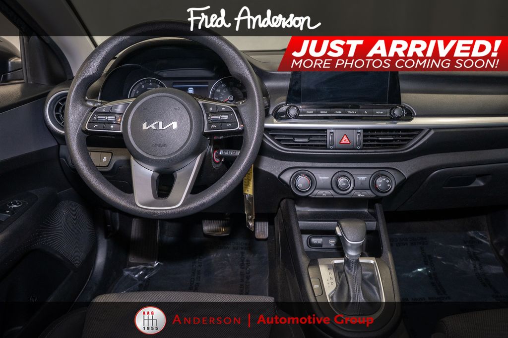 2023 Kia Forte LXS photo 2