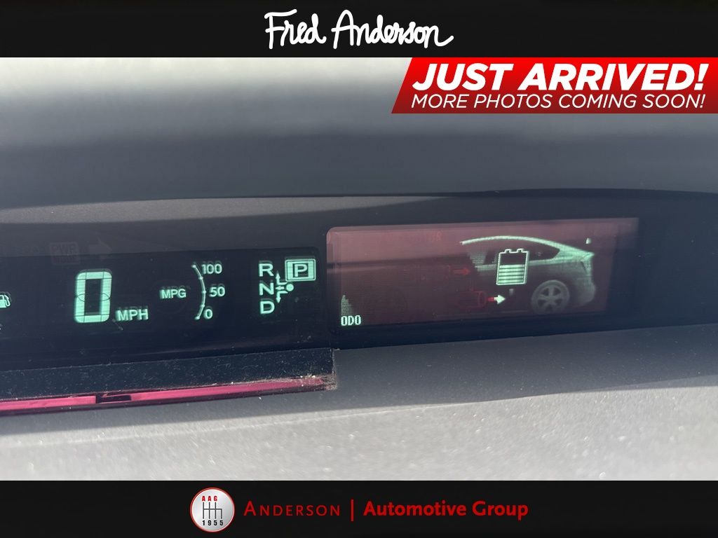 2015 Toyota Prius Plug-in Advanced photo 2