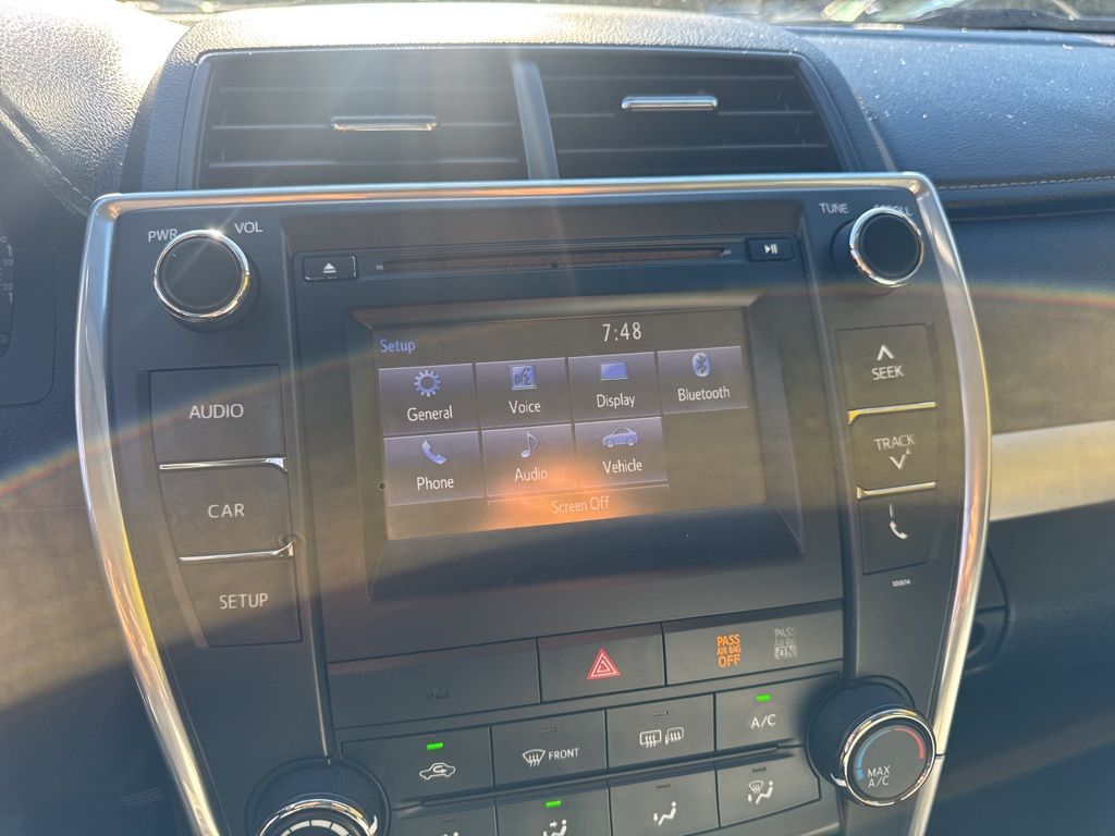 2017 Toyota Camry SE photo 4