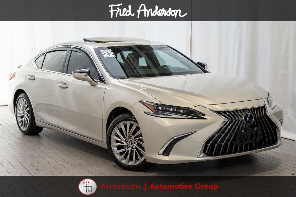 2022 Lexus ES 300h 300h Ultra Luxury's photo