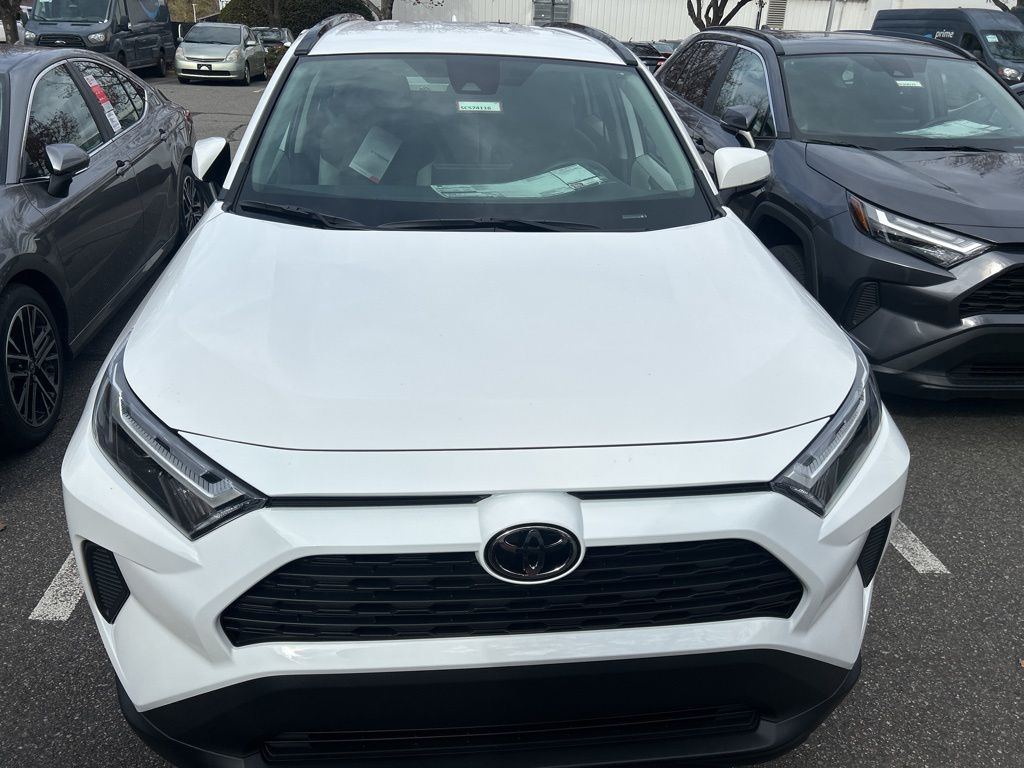 2025 Toyota RAV4 XLE photo 2