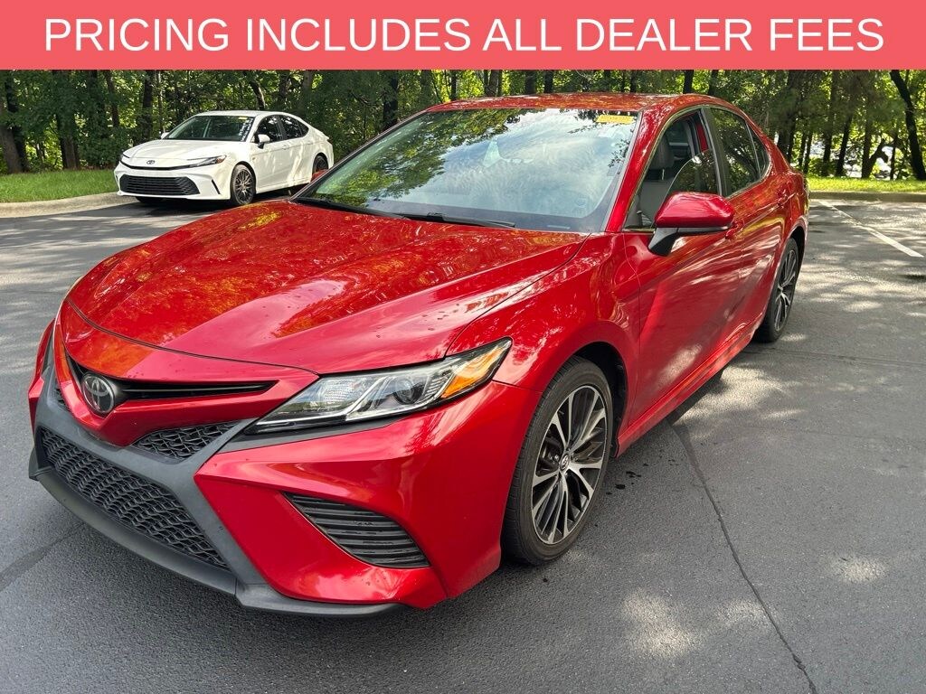 Used 2020 Toyota Camry SE Sedan