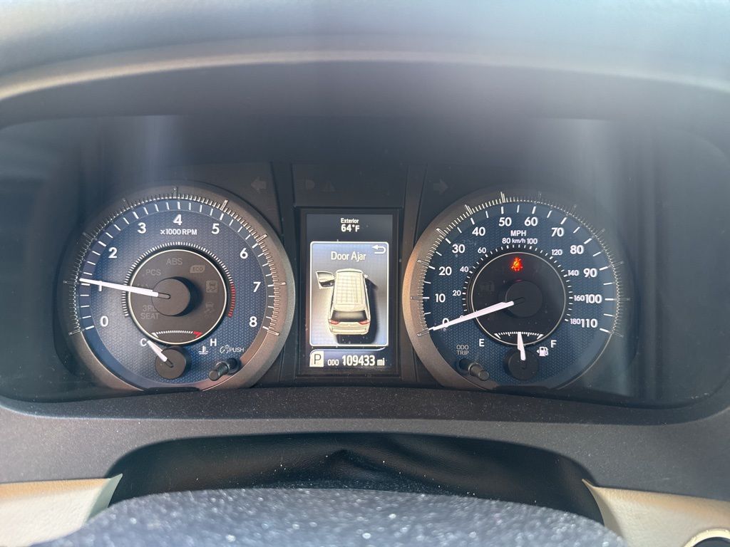 2017 Toyota Sienna XLE photo 2