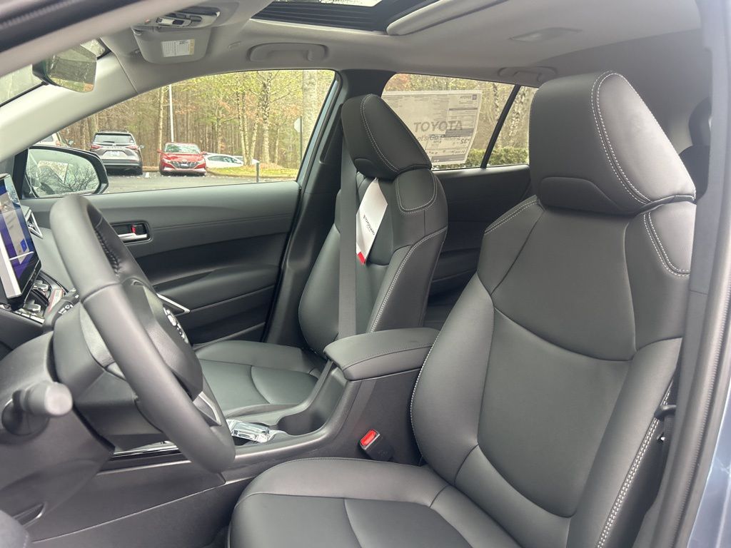 2026 Toyota Corolla Cross XLE photo 3