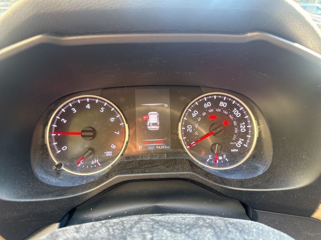 2019 Toyota RAV4 LE photo 3