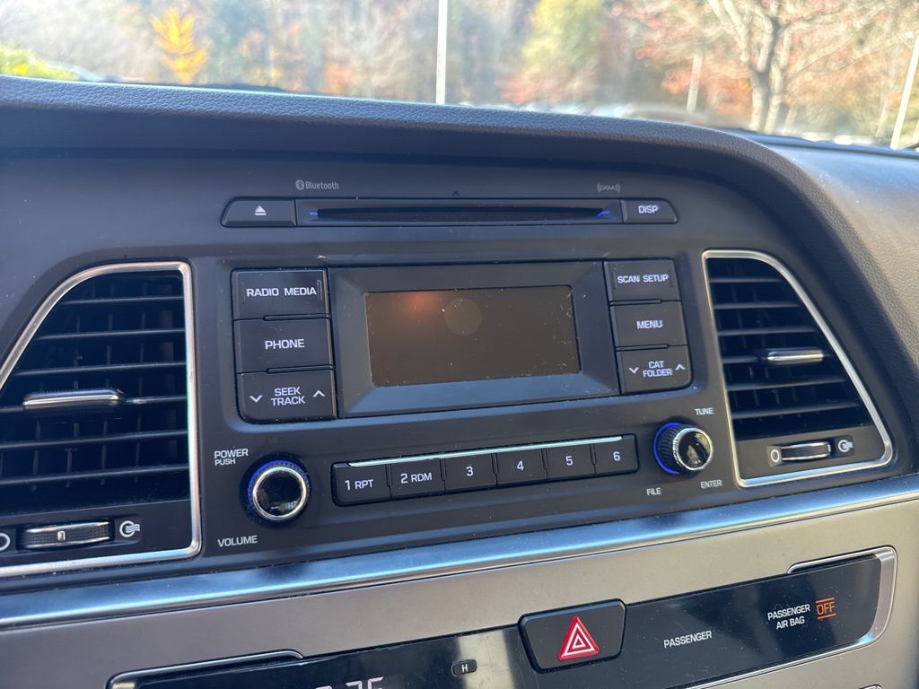 2017 Hyundai Sonata Base photo 4