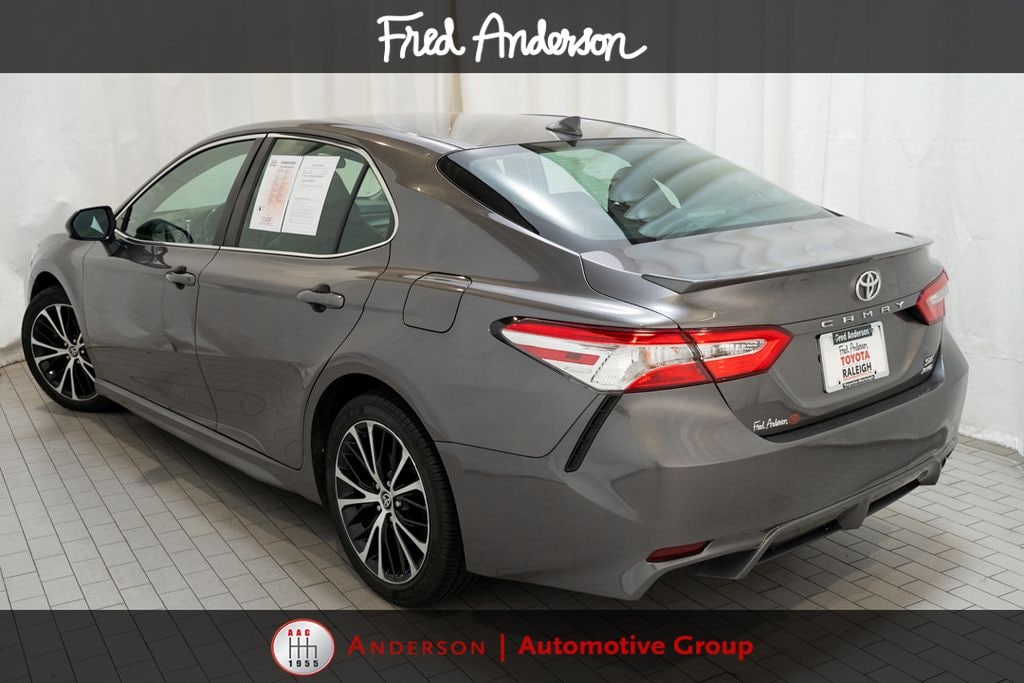 Used 2020 Toyota Camry SE Sedan