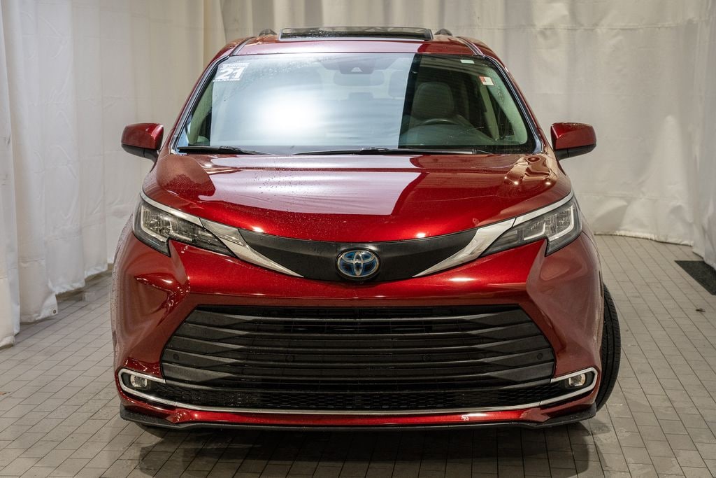 Used 2021 Toyota Sienna XLE Minivan/Van