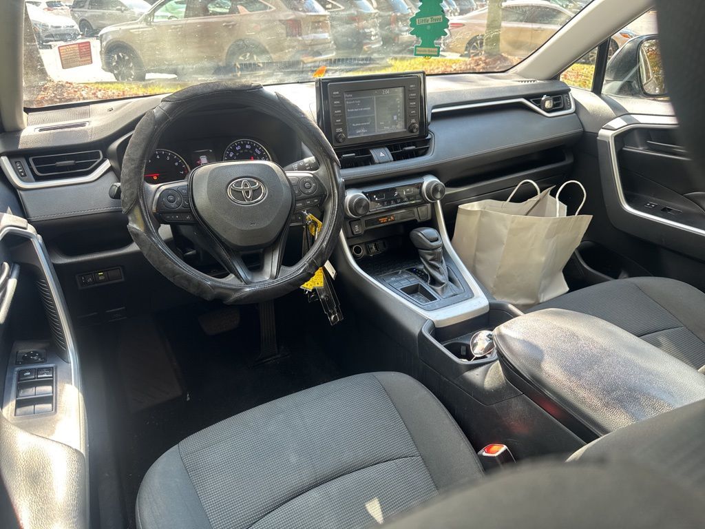 2019 Toyota RAV4 LE photo 2