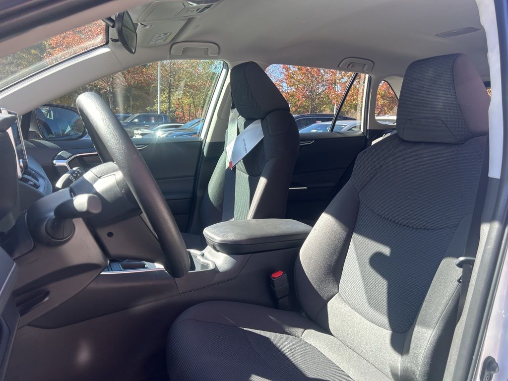 2025 Toyota RAV4 LE photo 3