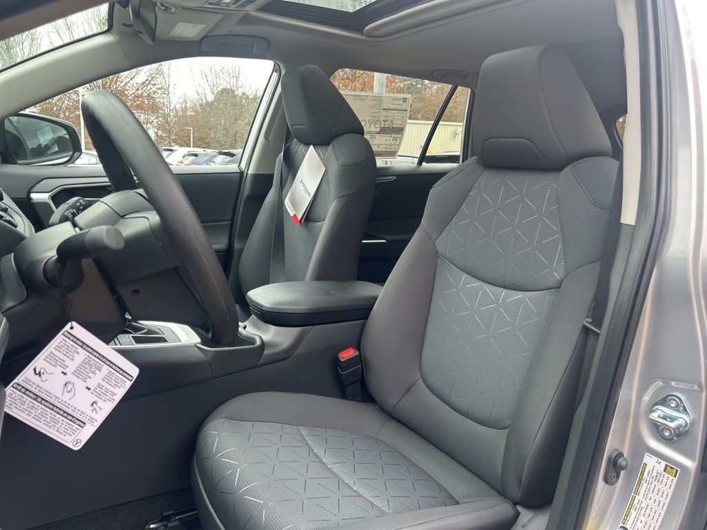 2025 Toyota RAV4 XLE photo 3