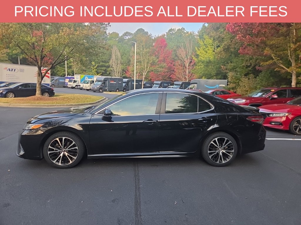 Used 2018 Toyota Camry SE Sedan