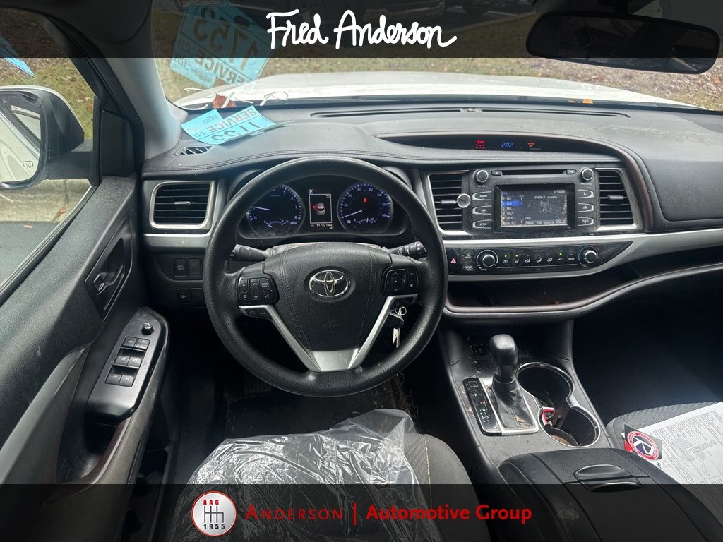 2018 Toyota Highlander LE photo 2