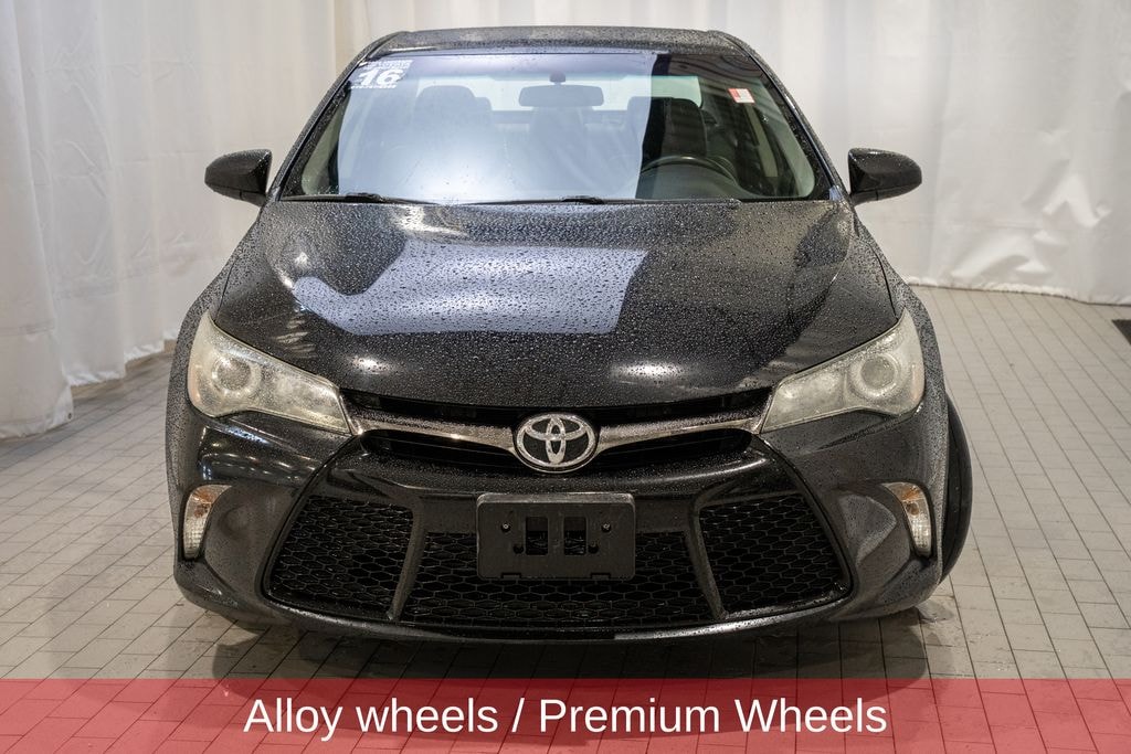 Used 2016 Toyota Camry SE Sedan