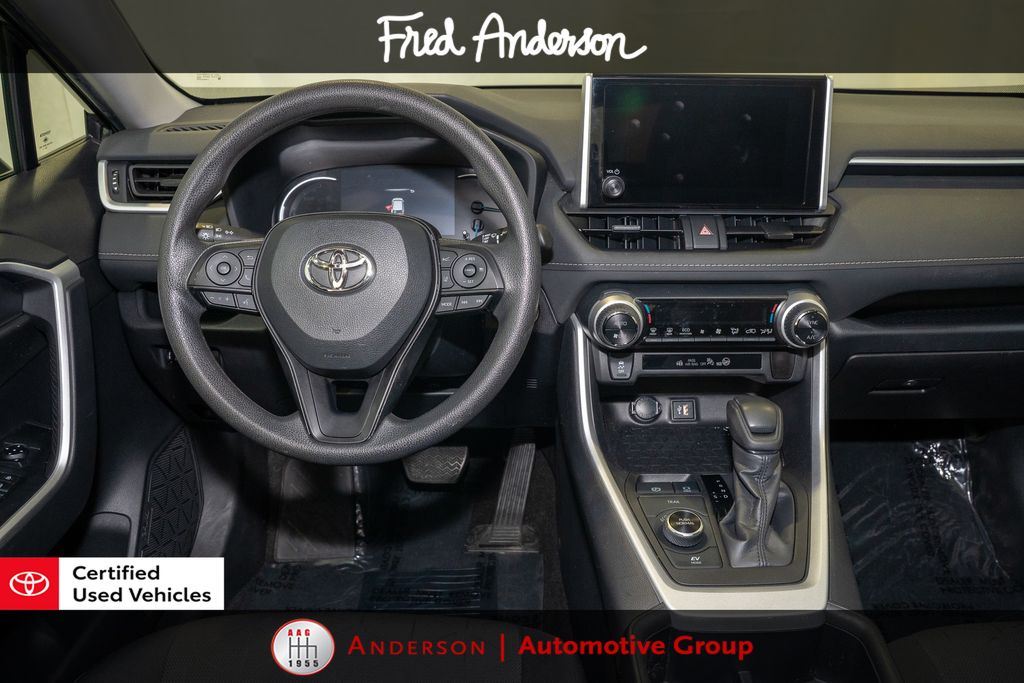 2024 Toyota RAV4 Hybrid XLE photo 2