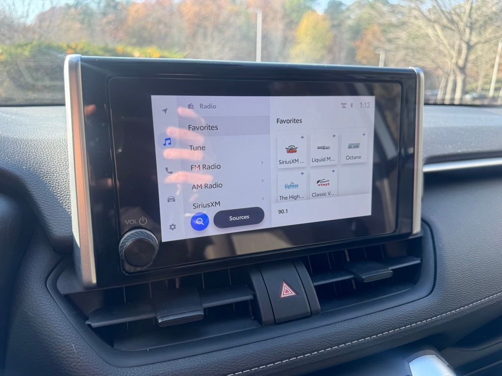 2024 Toyota RAV4 XLE photo 3