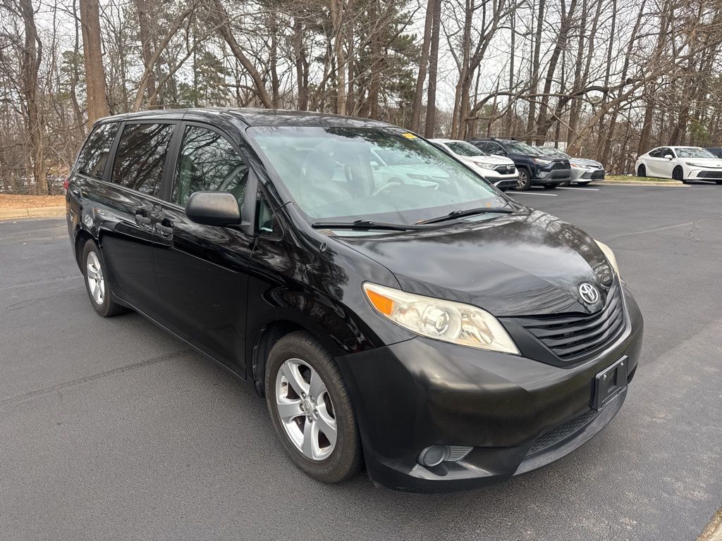 2013 Toyota Sienna L's photo