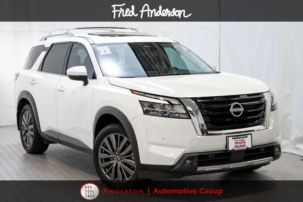 2022 Nissan Pathfinder SL 2WD's photo