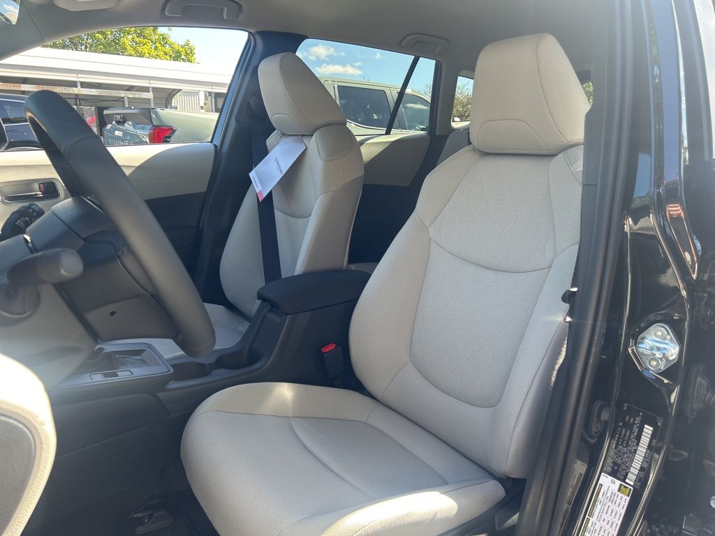 2026 Toyota Corolla Cross LE photo 3