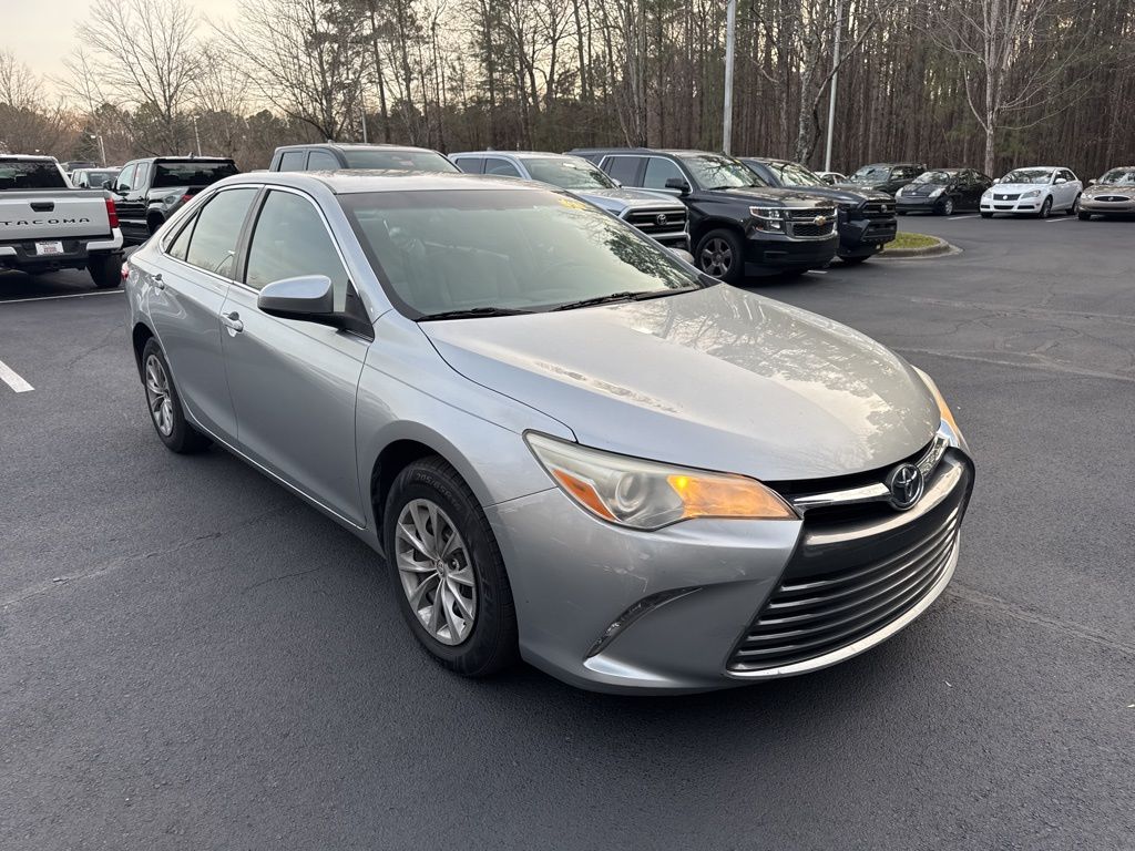 2016 Toyota Camry LE's photo