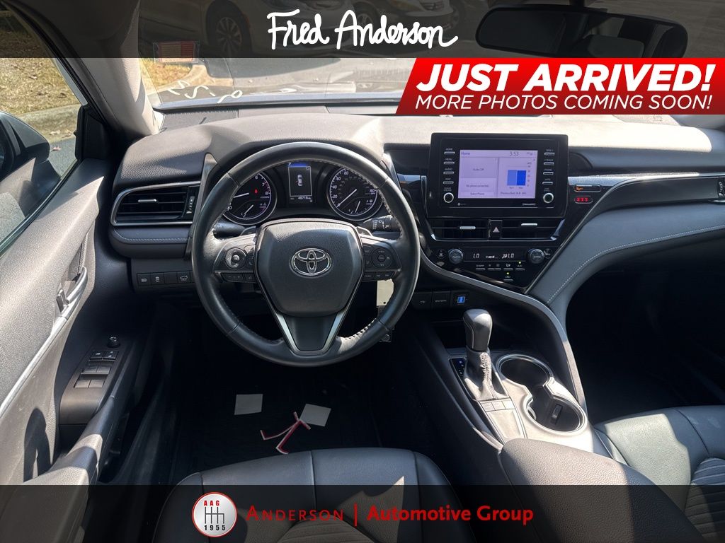 2022 Toyota Camry SE photo 2