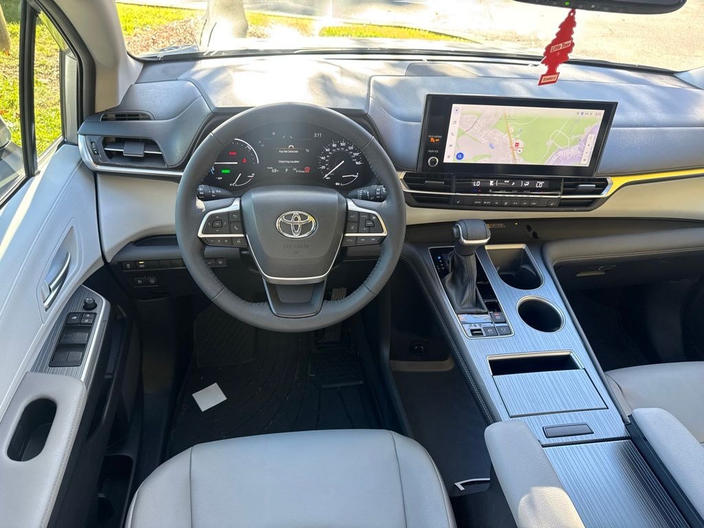Used 2025 Toyota Sienna XLE Minivan/Van