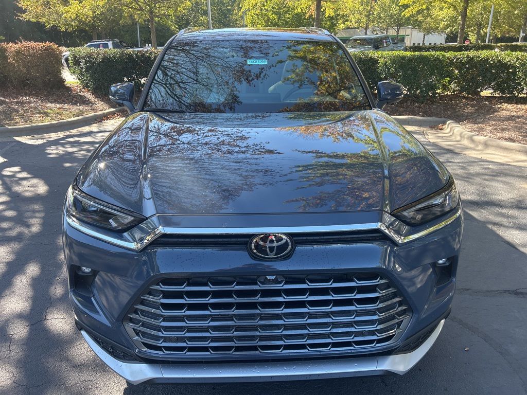 2026 Toyota Highlander Hybrid Limited photo 2