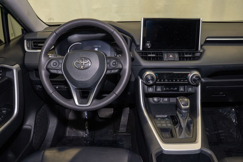 2023 Toyota RAV4 XLE Premium photo 2