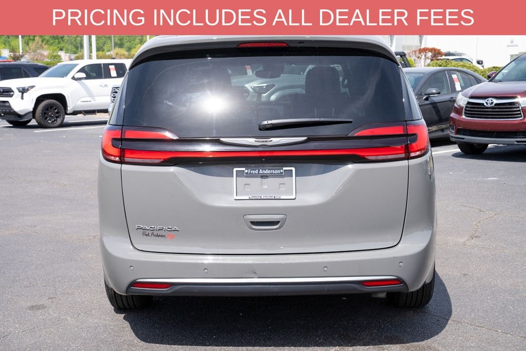 Used 2025 Chrysler Pacifica Select Minivan/Van