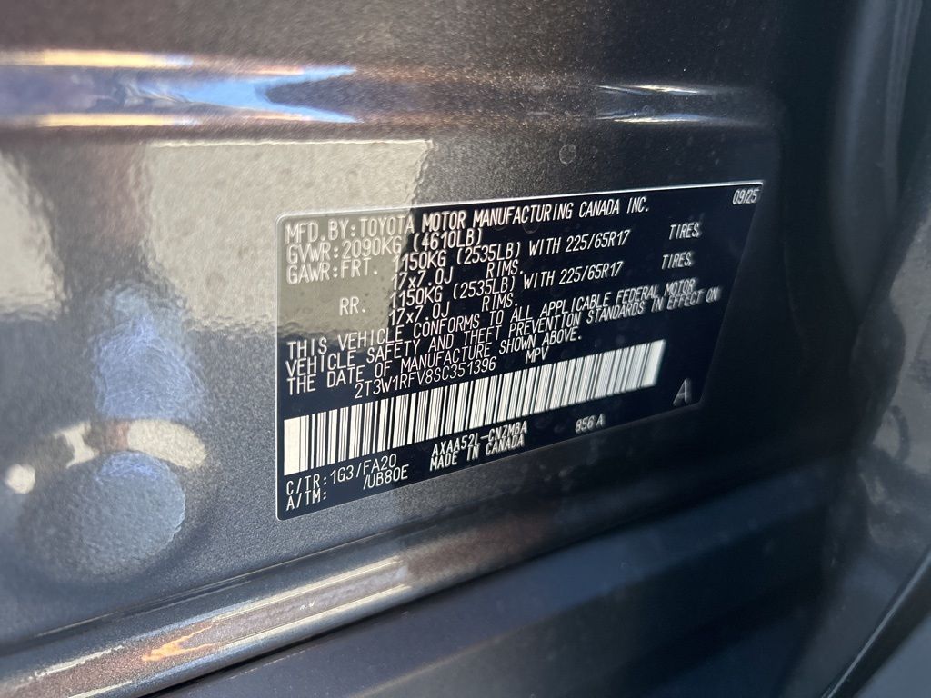 2025 Toyota RAV4 XLE photo 4