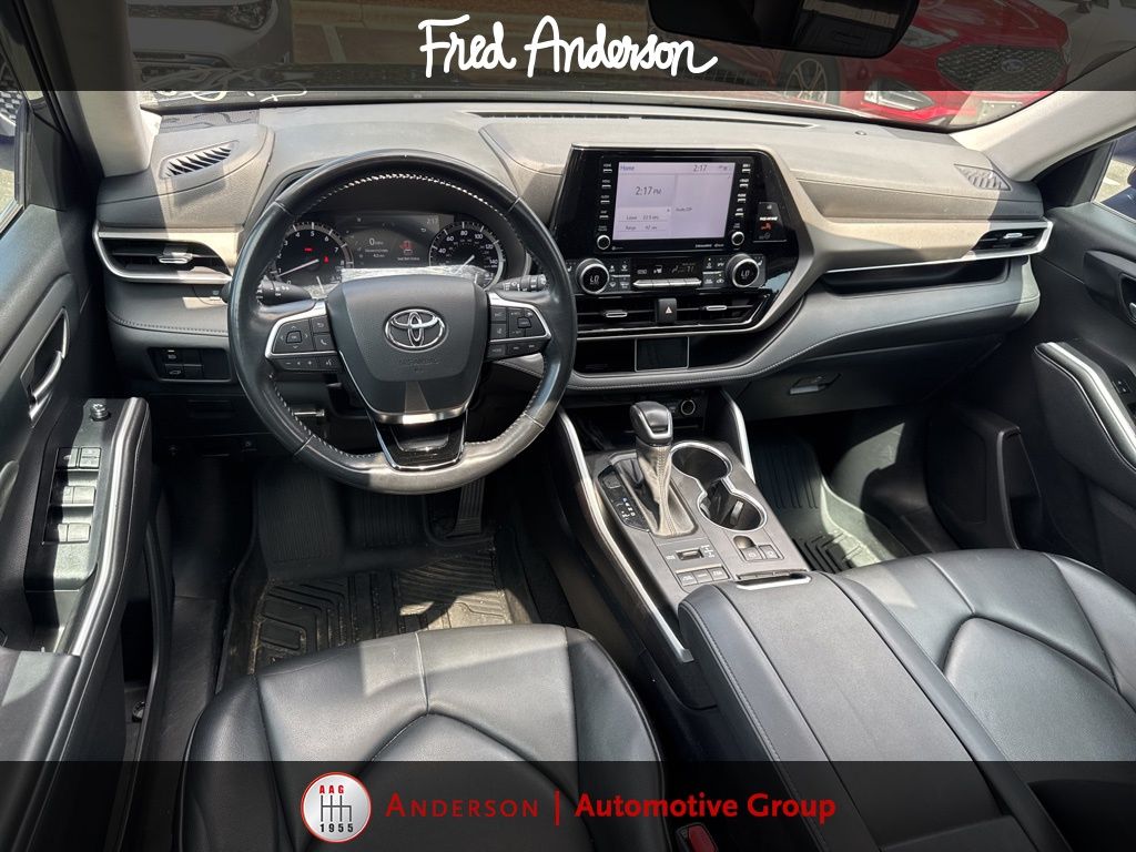 2021 Toyota Highlander XLE photo 2