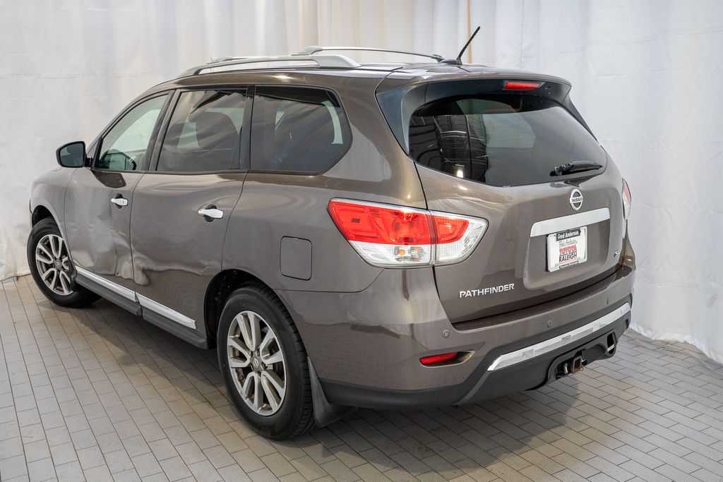 2015 Nissan Pathfinder SL photo 4