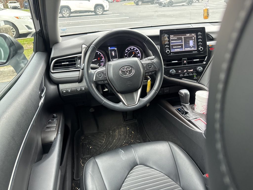 2021 Toyota Camry SE photo 2
