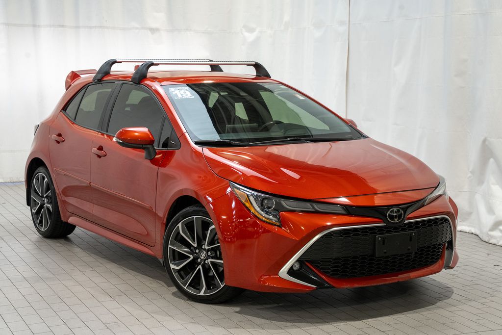 2019 Toyota Corolla Hatchback XSE's photo