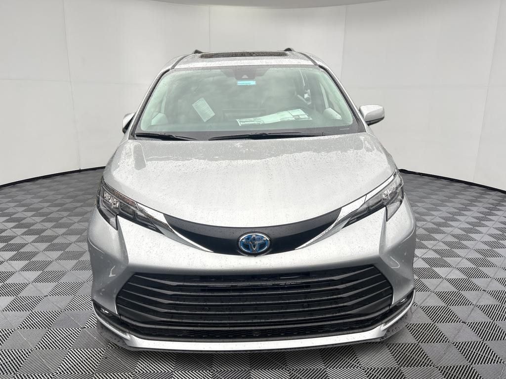 New 2025 Toyota Sienna XLE Van Passenger Van