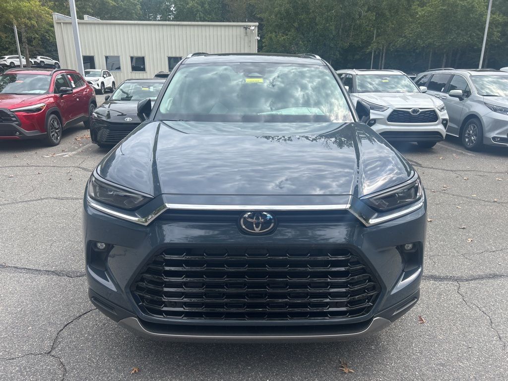 2025 Toyota Grand Highlander Limited photo 2