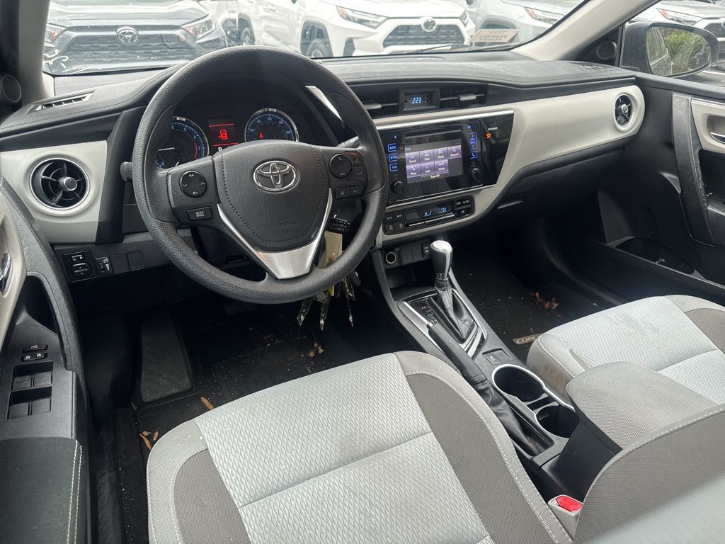 2017 Toyota Corolla LE photo 2