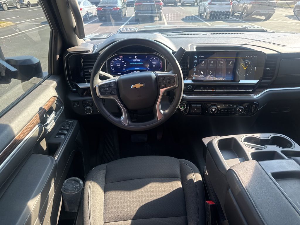 2024 Chevrolet Silverado 2500HD LT photo 2