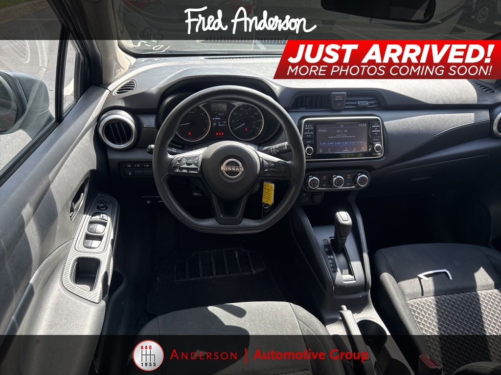 2023 Nissan Versa 1.6 S photo 2