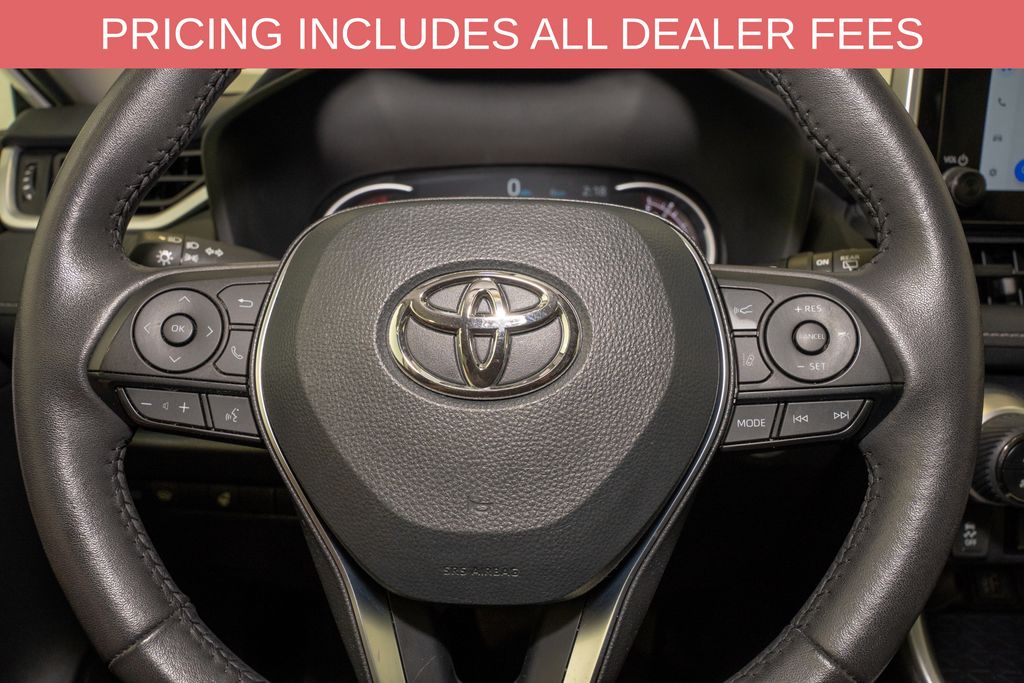 2025 Toyota RAV4 XLE - Photo 18