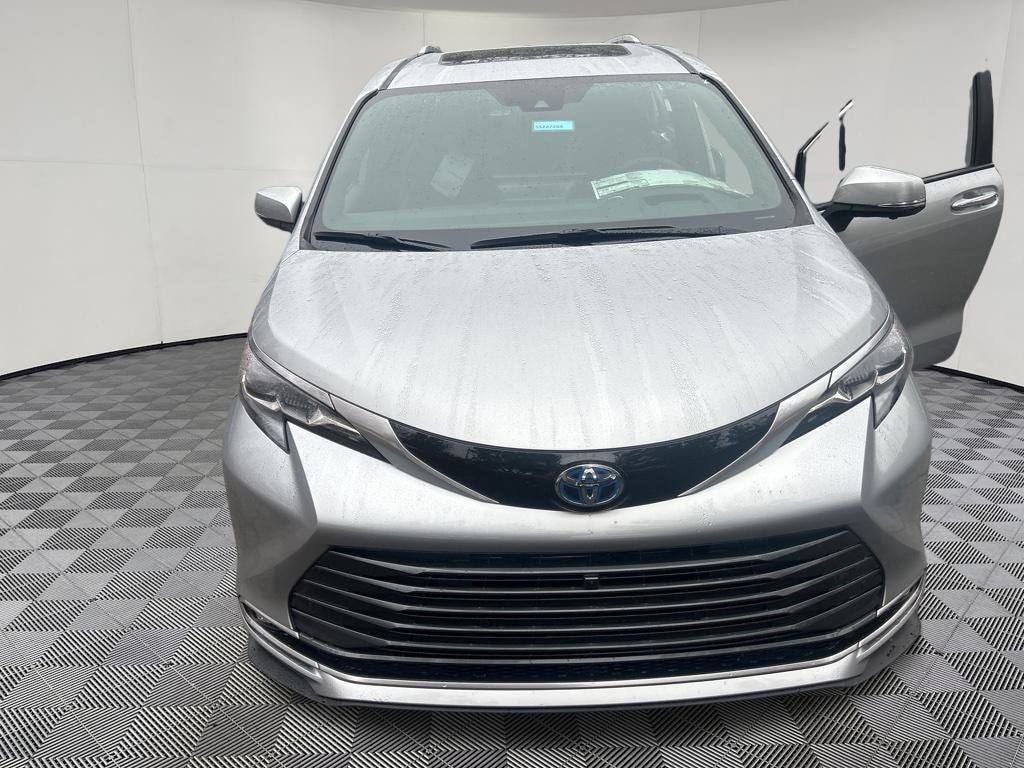 New 2025 Toyota Sienna Platinum Van Passenger Van