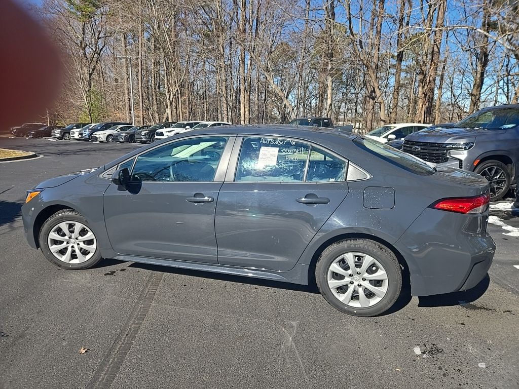 Used 2024 Toyota Corolla LE with VIN 5YFB4MDE3RP185822 for sale in Northfield, Minnesota