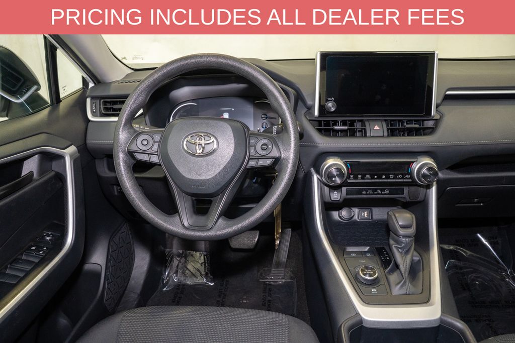 2025 Toyota RAV4 LE - Photo 6