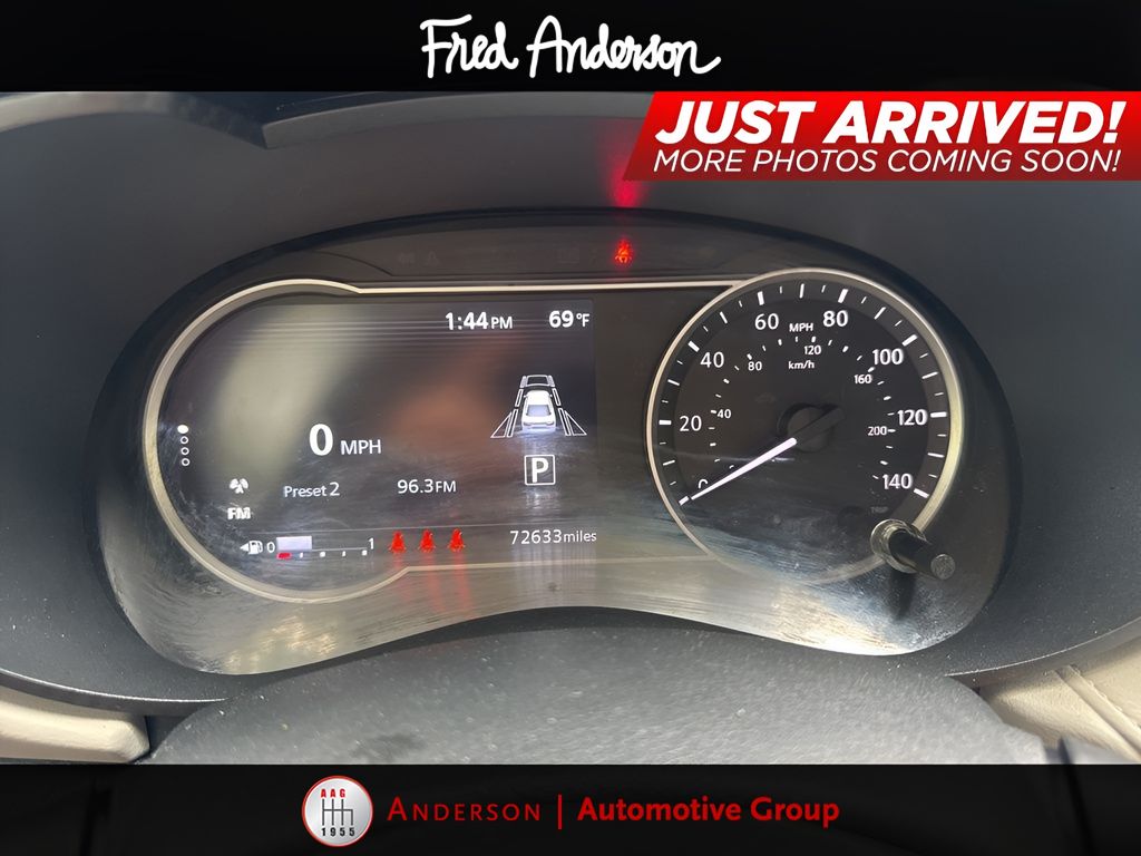 2022 Nissan Versa 1.6 SV photo 3