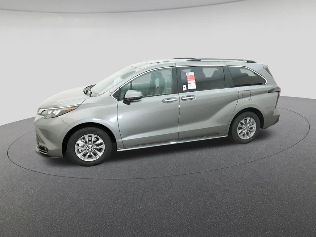 2026 Toyota Sienna XLE photo 2