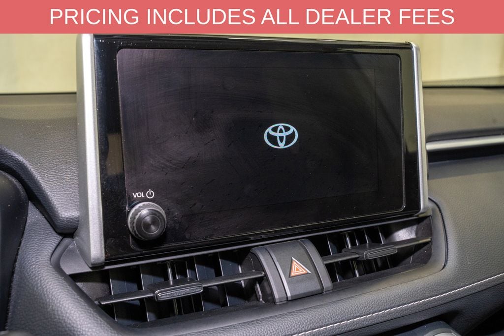 2025 Toyota RAV4 XLE - Photo 12