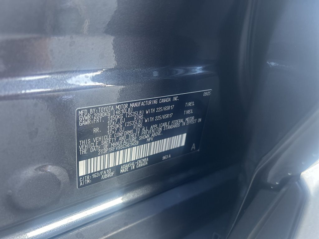 2025 Toyota RAV4 XLE photo 3
